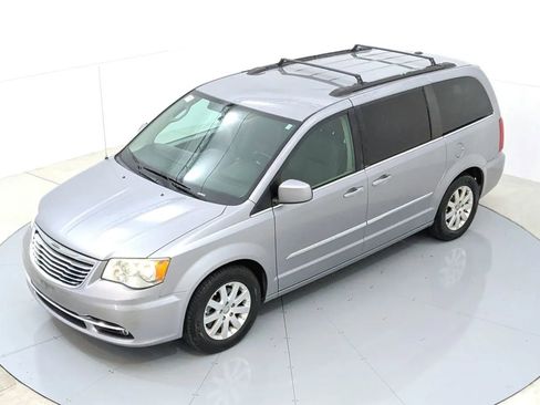 Used 2014 Chrysler Town & Country Touring image 37
