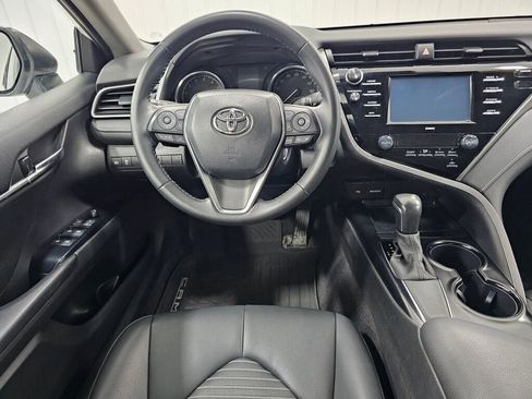 Used 2020 Toyota Camry SE image 4