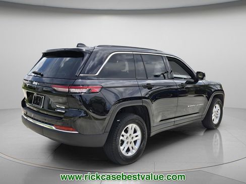 Used 2024 Jeep Grand Cherokee Laredo AWD/4WD image 7