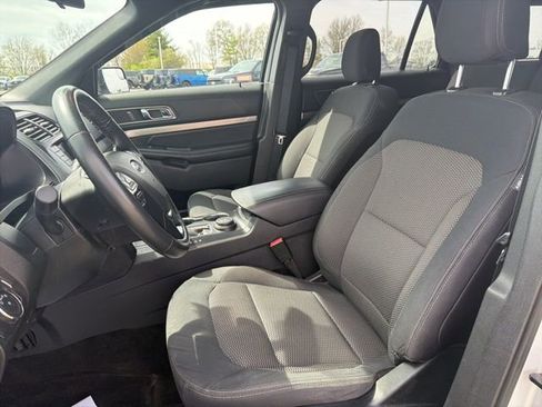 Used 2018 Ford Explorer XLT AWD/4WD image 28