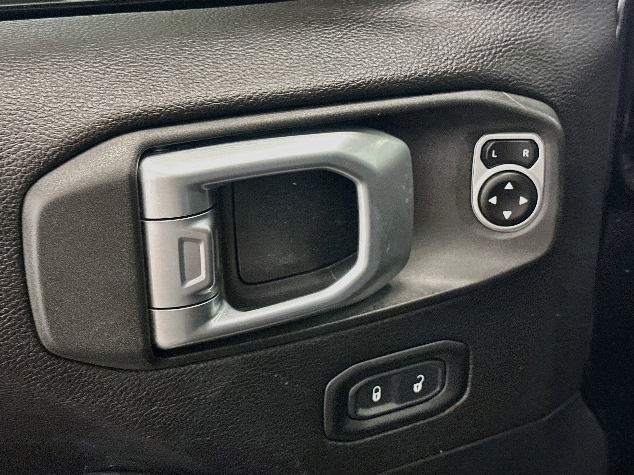 Used 2019 Jeep Wrangler Unlimited Rubicon AWD/4WD image 15