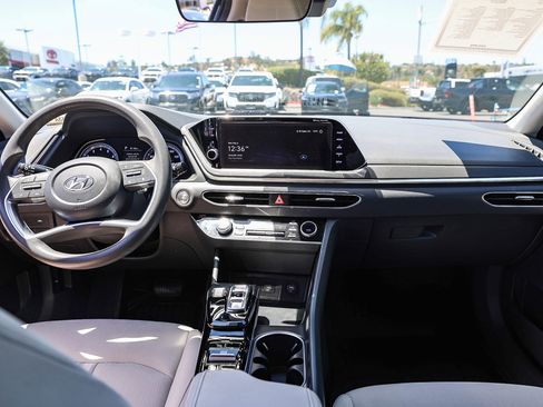 Used 2023 Hyundai Sonata SEL w/ Preferred Accessory Package FWD image 2