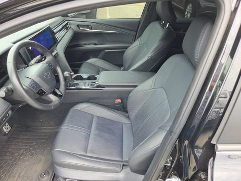 Used 2025 Toyota Camry XSE FWD image 10