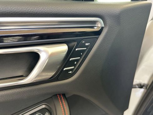 Used 2023 Porsche Macan Turbo AWD/4WD image 41