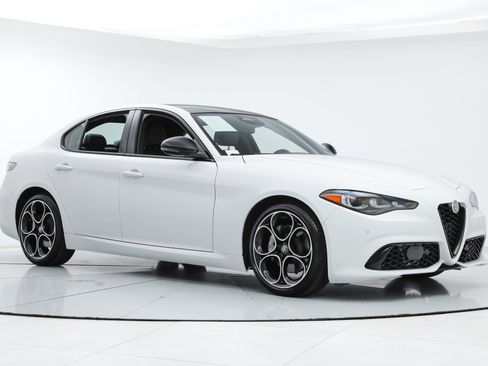 New 2025 Alfa Romeo Giulia w/ Driving Assist Package RWD image 7