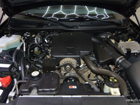 Used 2005 Lincoln Town Car Signature Limited image 33