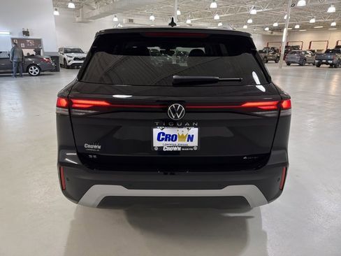New 2026 Volkswagen Tiguan SE image 7