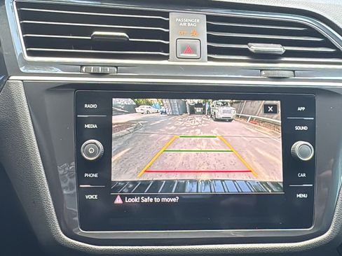 Used 2023 Volkswagen Tiguan SE R-Line image 20