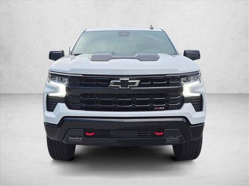 Used 2025 Chevrolet Silverado 1500 LT Trail Boss w/ Convenience Package II AWD/4WD image 2