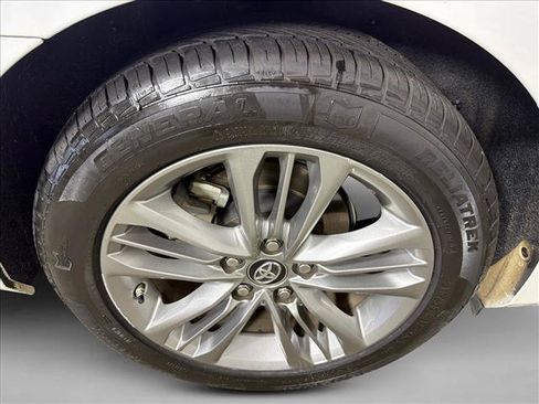 Used 2017 Toyota Camry SE FWD image 17