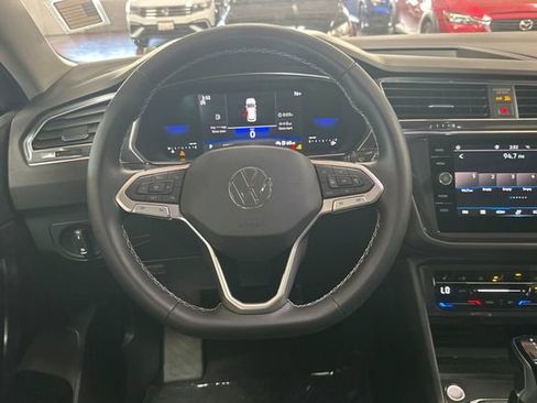 Certified 2023 Volkswagen Tiguan SE w/ Panoramic Sunroof Package image 18