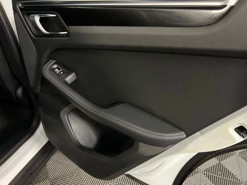 Used 2022 Porsche Macan image 31