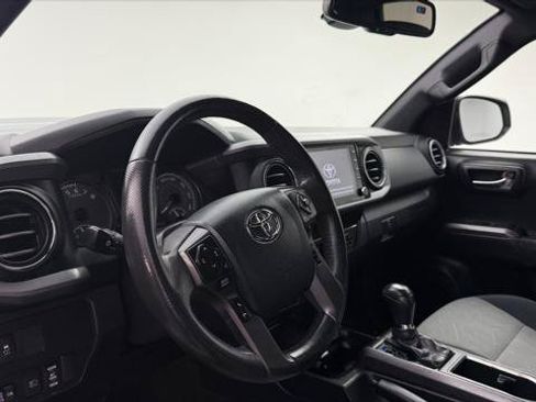 Used 2020 Toyota Tacoma TRD Sport RWD image 21