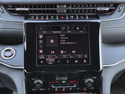 Certified 2025 Jeep Grand Cherokee Laredo X image 21