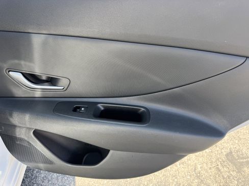 Used 2024 Hyundai Elantra SEL FWD image 11