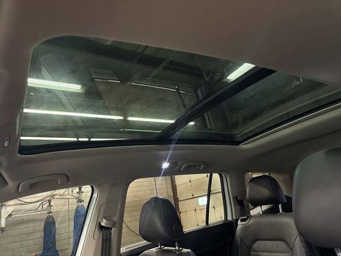 Used 2021 Volkswagen Atlas SEL Premium image 22