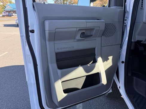 New 2026 Ford E-450 and Econoline 450 Super Duty w/ Power Equipment Group image 8