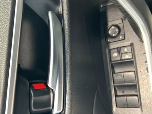 Used 2021 Toyota RAV4 XLE w/ XLE Grade Weather Package AWD/4WD image 9