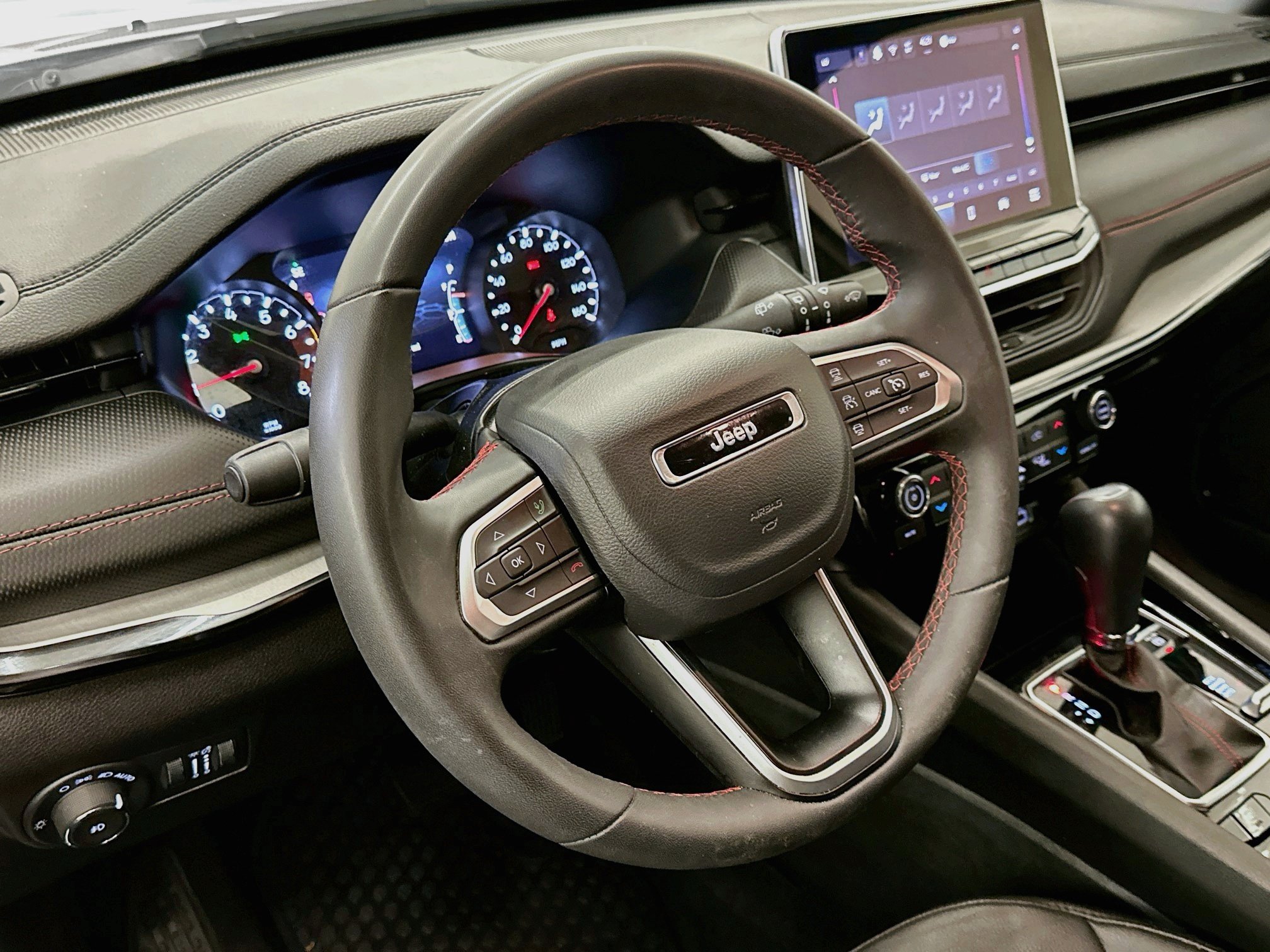 Used 2025 Jeep Compass Trailhawk AWD/4WD image 18
