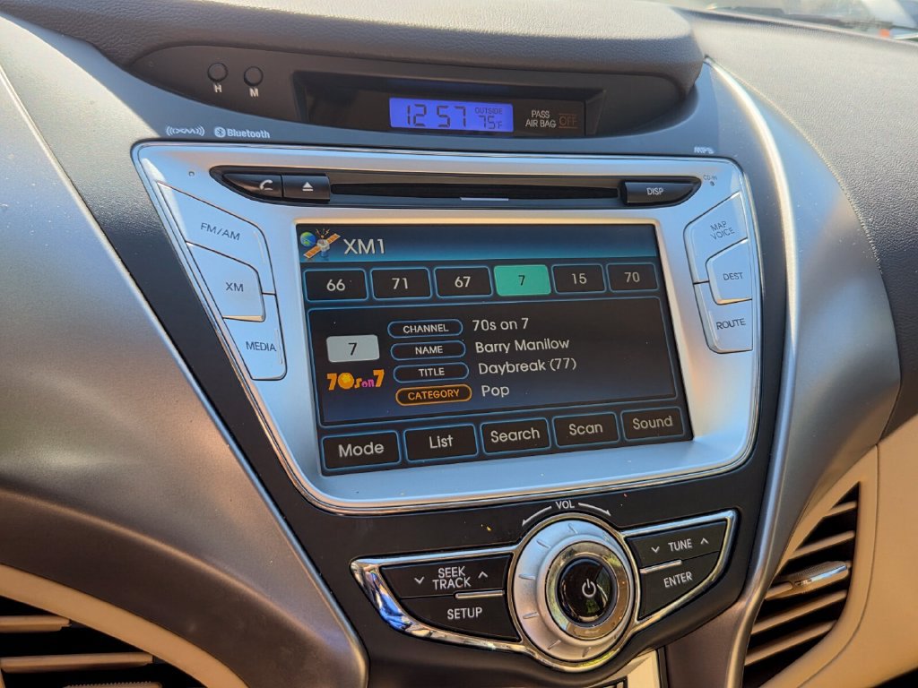 Used 2012 Hyundai Elantra Limited w/ Technology Pkg 5 FWD image 22