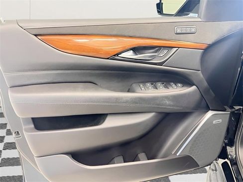 Used 2020 Cadillac Escalade Premium Luxury image 33