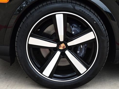 Certified 2025 Porsche Cayenne image 14