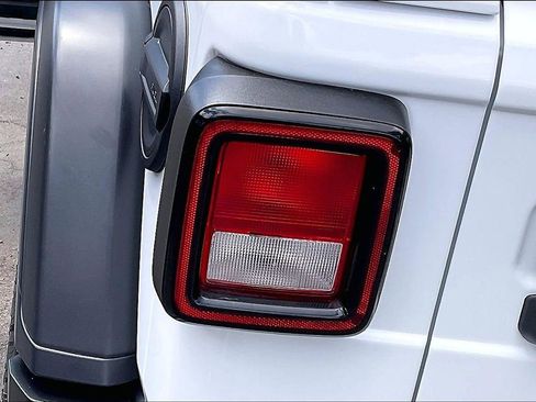 Used 2023 Jeep Wrangler Unlimited Rubicon image 27