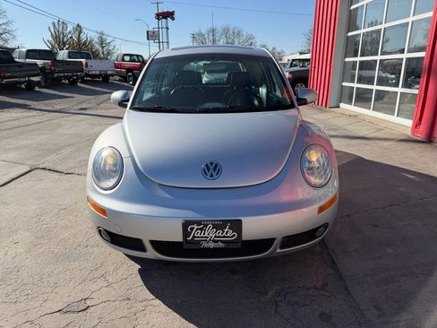 Used 2006 Volkswagen Beetle Coupe w/ Package 2 FWD image 3