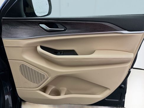 Used 2023 Jeep Grand Cherokee L Limited image 35