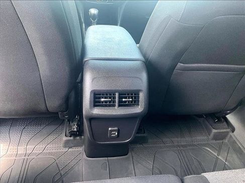 Used 2022 Chevrolet Equinox LT FWD image 26