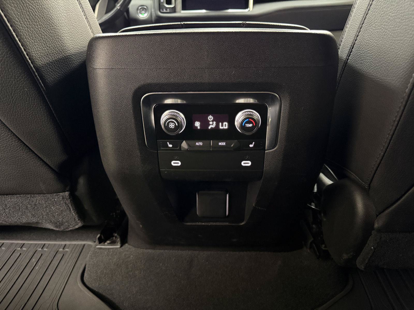 Used 2021 GMC Yukon XL Denali AWD/4WD image 24