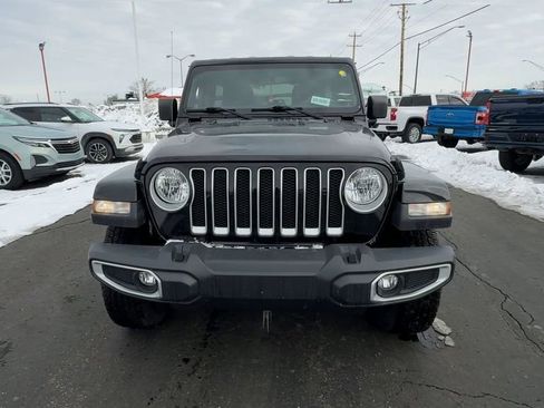 Used 2022 Jeep Wrangler Unlimited Sahara AWD/4WD image 3