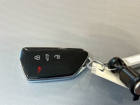Used 2023 Volkswagen ID.4 Pro RWD image 34