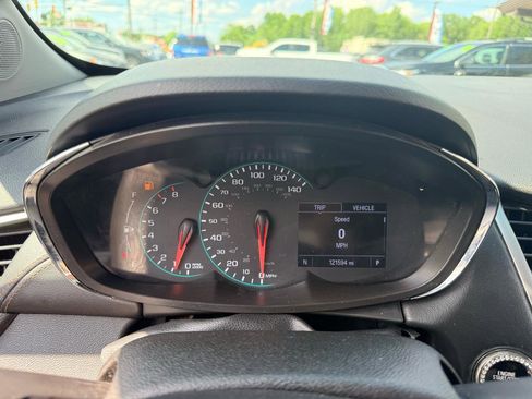 Used 2019 Chevrolet Trax LT w/ LT Convenience Package FWD image 12