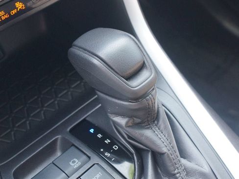 Used 2024 Toyota RAV4 XLE FWD image 11
