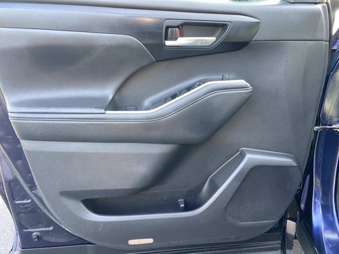 Used 2023 Toyota Highlander XLE FWD image 20