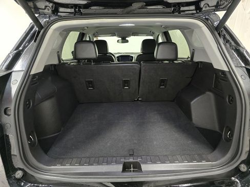 Used 2024 GMC Terrain SLT image 18