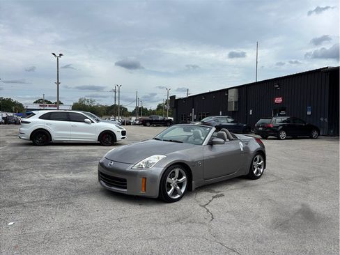 Used 2009 Nissan 350Z Touring RWD image 14