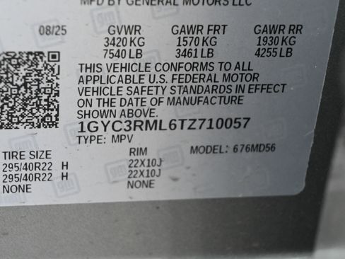 Used 2026 Cadillac Vistiq Platinum w/ LPO, Floor Liner Package AWD/4WD image 38