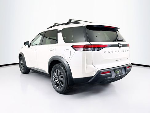 Used 2024 Nissan Pathfinder SV image 5