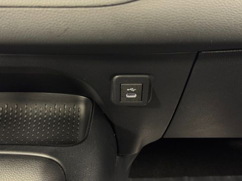 Used 2025 Toyota Corolla LE image 27