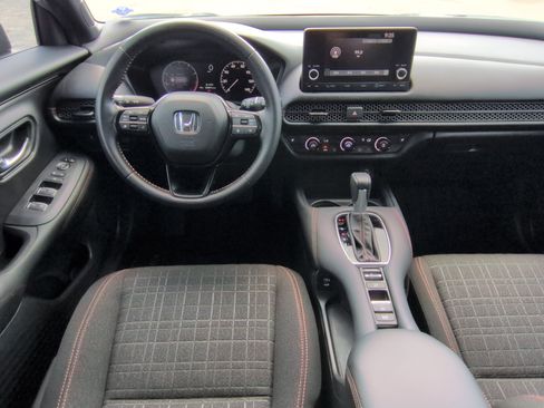 Used 2025 Honda HR-V Sport image 14