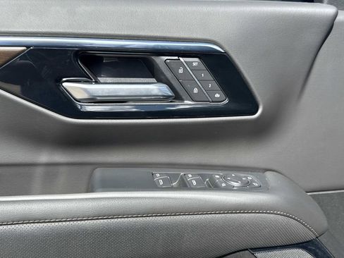 Used 2026 Chevrolet Tahoe High Country AWD/4WD image 18