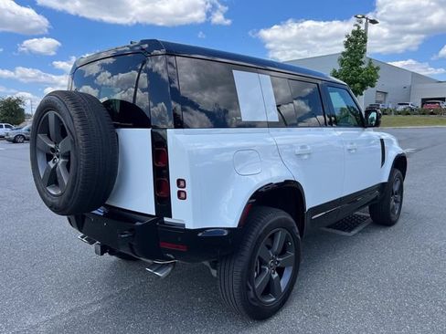Certified 2025 Land Rover Defender 110 X-Dynamic SE AWD/4WD image 5