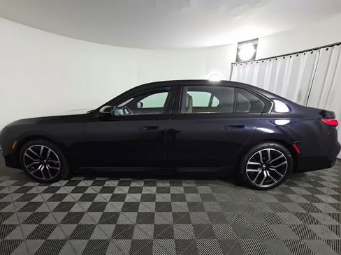 Used 2023 BMW 760i xDrive image 2