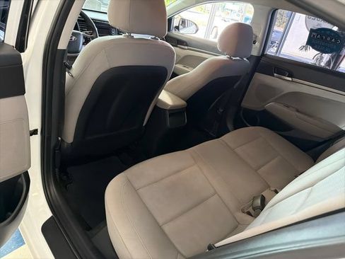 Used 2017 Hyundai Elantra SE FWD image 7