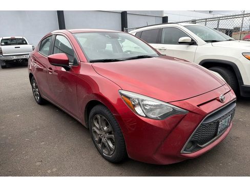 Used 2019 Toyota Yaris LE image 2