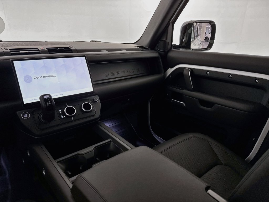 New 2026 Land Rover Defender 110 X-Dynamic SE AWD/4WD image 24