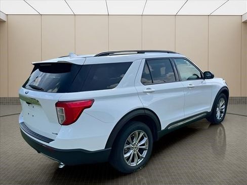 Used 2020 Ford Explorer XLT w/ Equipment Group 202A AWD/4WD image 16