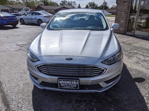 Used 2017 Ford Fusion SE w/ Fusion SE Technology Package FWD image 8